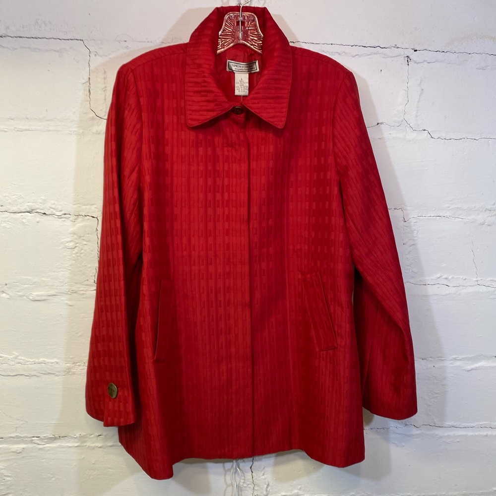 Simonton Says Womens  Red Light Weight Coat Classes Style Size L.  NWT